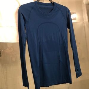 Lululemon swiftly tech long sleeve, size 6